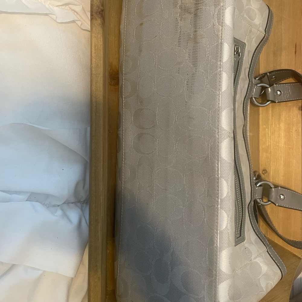 GUC Coach Shoulder Bag - Picture 9 of 14